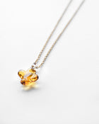 A glass interpretation of osmanthus-inspired textile patterns.
Glossy amber-toned blossoms shimmer softly at the neckline, evoking the sweet fragrance of osmanthus