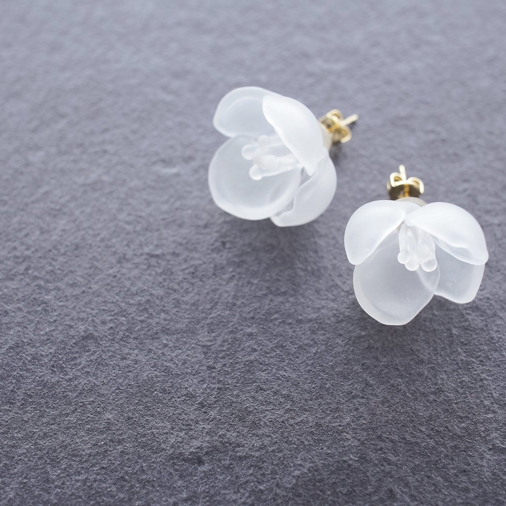 
            
                Load image into Gallery viewer, Camelia Frost(Tsubaki Frost earrings)
            
        